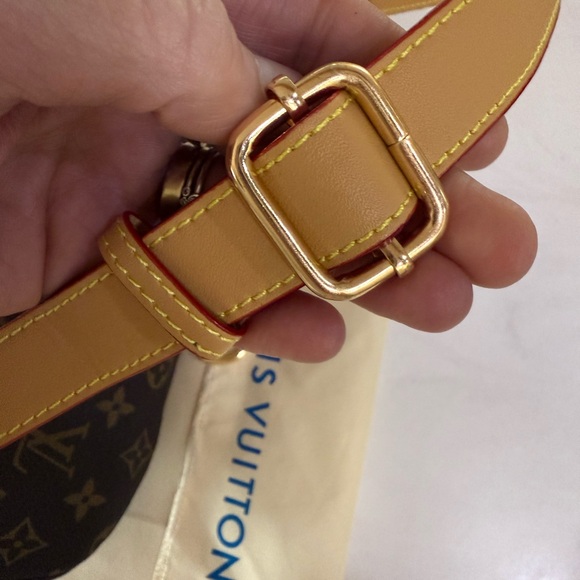 Designer inspired bumbag dark brown flower print with gold hardware - Picture 5 of 8